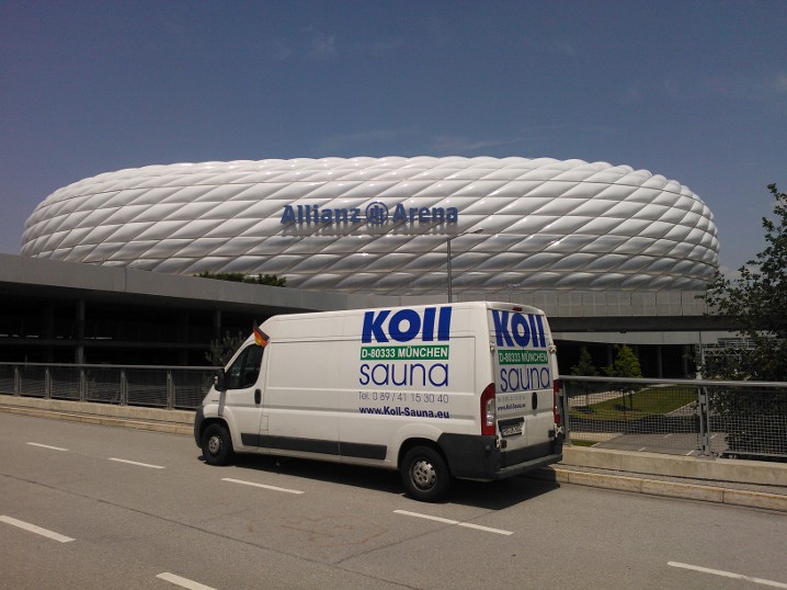 Transporter Koll München vor Arena